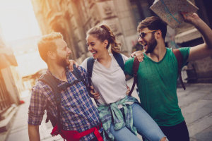 Bild mit schönen Schuhen und einer Türmatte auf der 'Willkommen an Board' steht